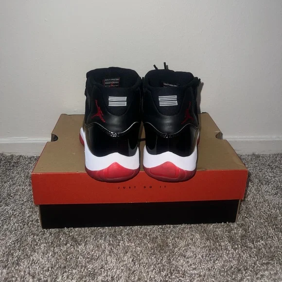 Air Jordan 11 Retro Bred - Picture 5 of 10